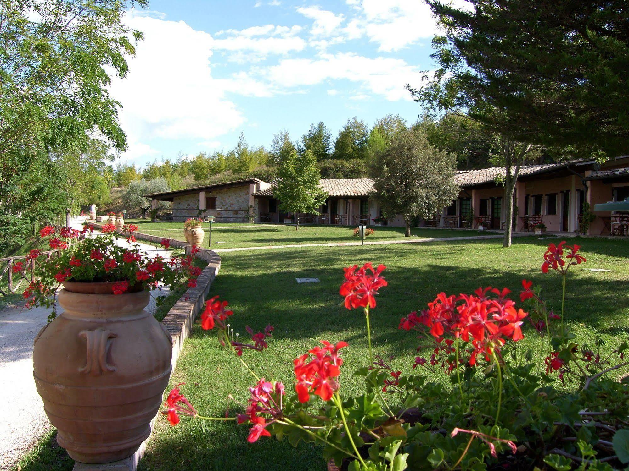 Il Poggio Dei Pettirossi Hotel Bevagna ภายนอก รูปภาพ