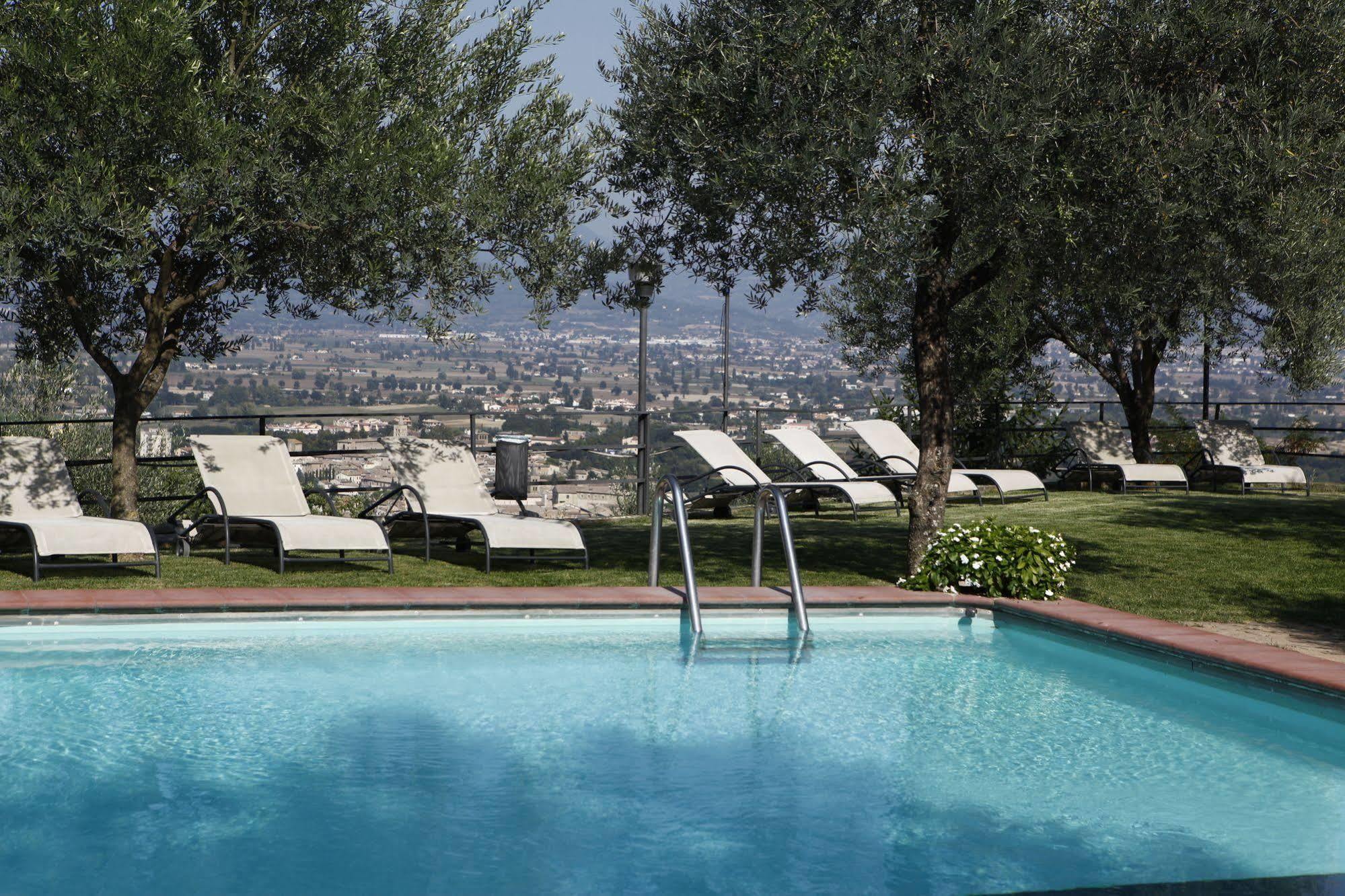 Il Poggio Dei Pettirossi Hotel Bevagna ภายนอก รูปภาพ