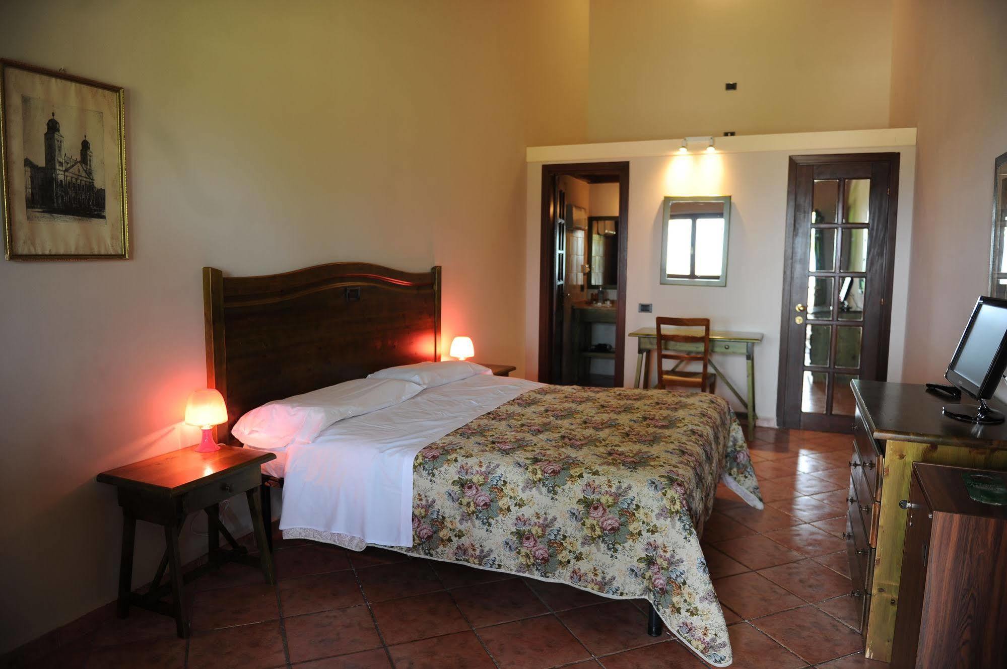 Il Poggio Dei Pettirossi Hotel Bevagna ภายนอก รูปภาพ